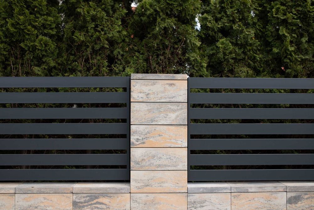 Ogrodzenie Frontowe, Palisada pozioma, Przęsła palisadowe + Joniec