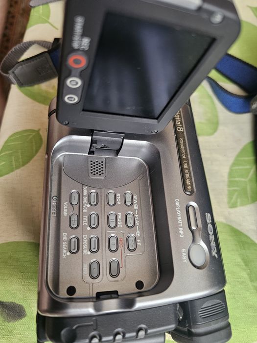 Видеокамера Sony DCR-TRV285E