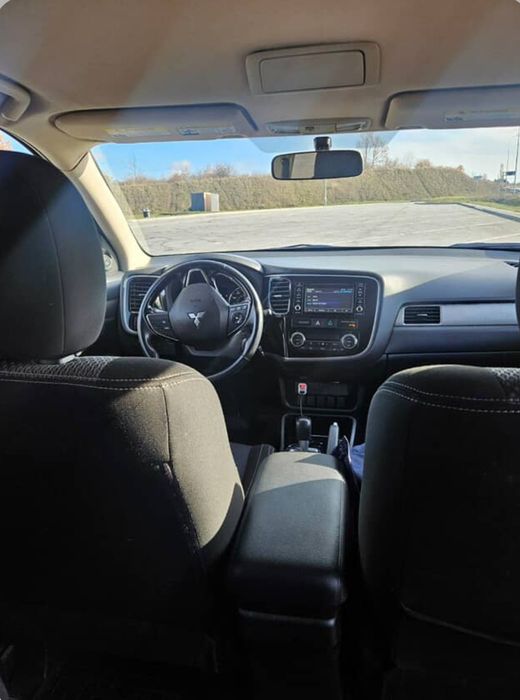 Mitsubishi Outlander 2017 року