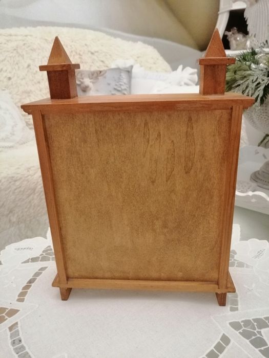 Drewniana skrzyneczka na klucze