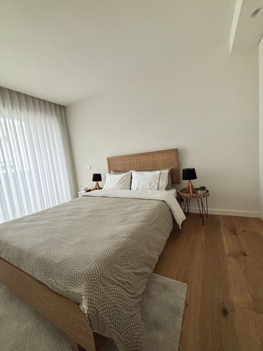 Vendo Cama casal + colchão