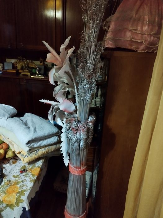 Jarrão com flores de um metro e meio