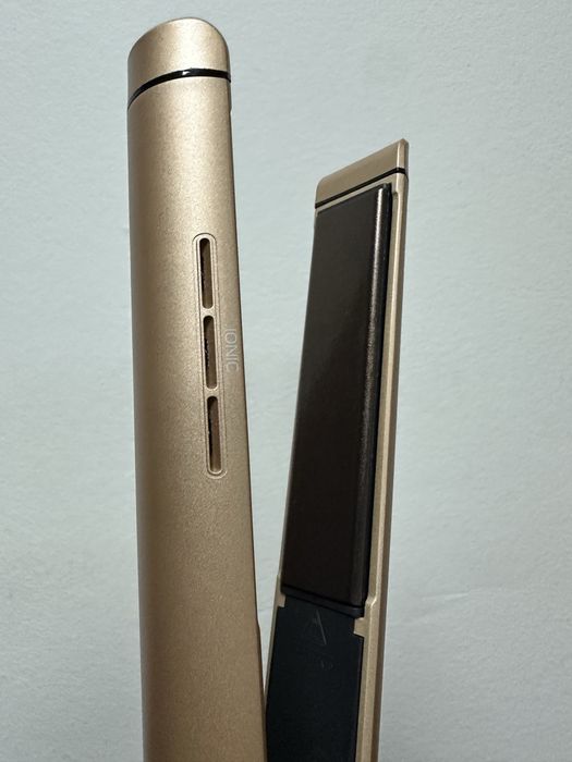 Випрямляч для волосся моделі Kusnca Platinum.