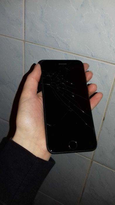 Продам айфон 7 на запчасти