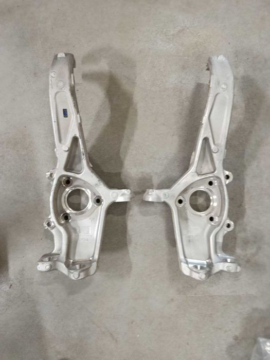 Цапфа \ Поворотній кулак tesla MY \ M3