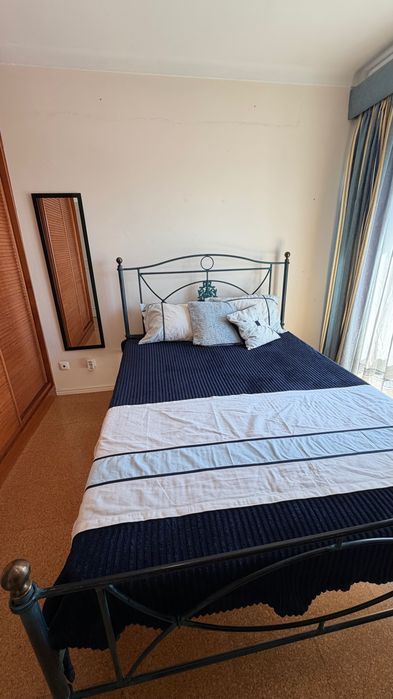 Cama de ferro com estrado excelente estado