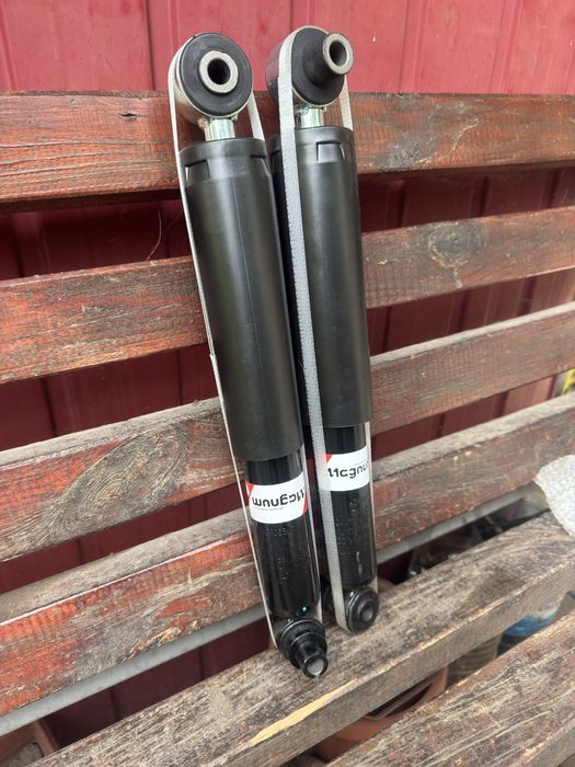 Новые задние амортизаторы Renault Scenic