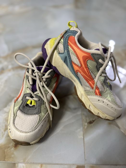 Zara кросівки 27 років