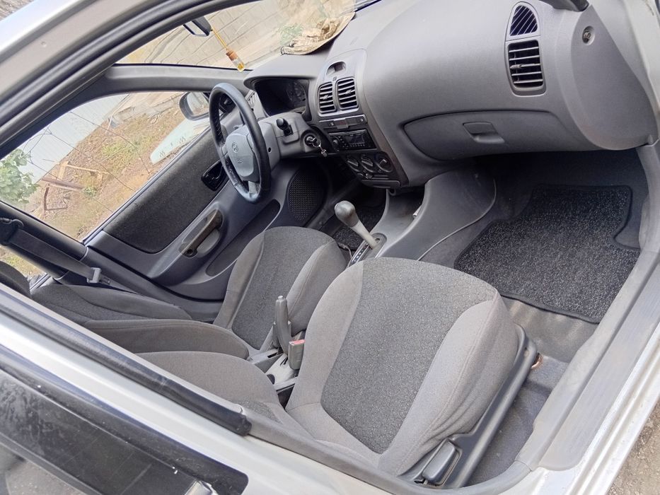Huindai accent 1.3 автомат