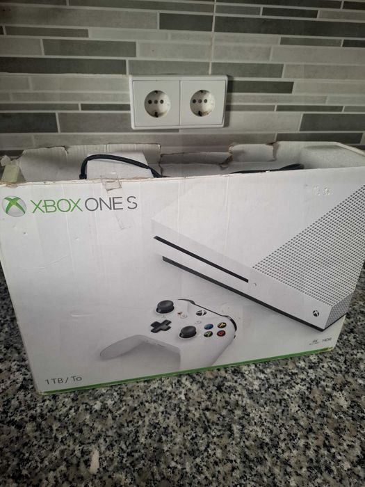 X box one. 2 controles novos