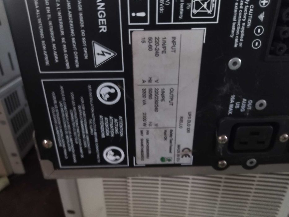 безперебойник ups riello 3000W. ИБП