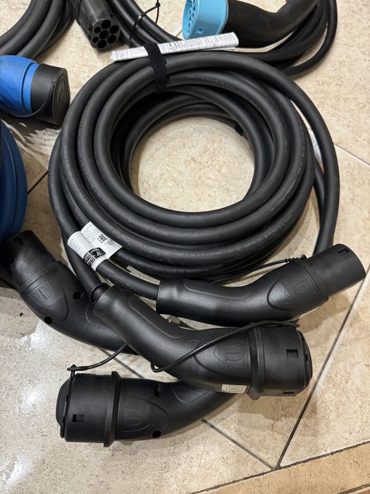 Зарядка для електромобіля від станції 32А 480В Audi e-Tron