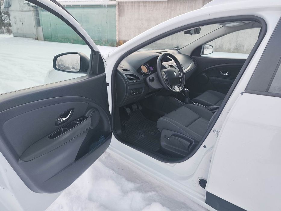 Продам Renault Megane 3 1.6 2012 универсал