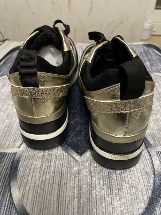 Buty damskie na koturnie