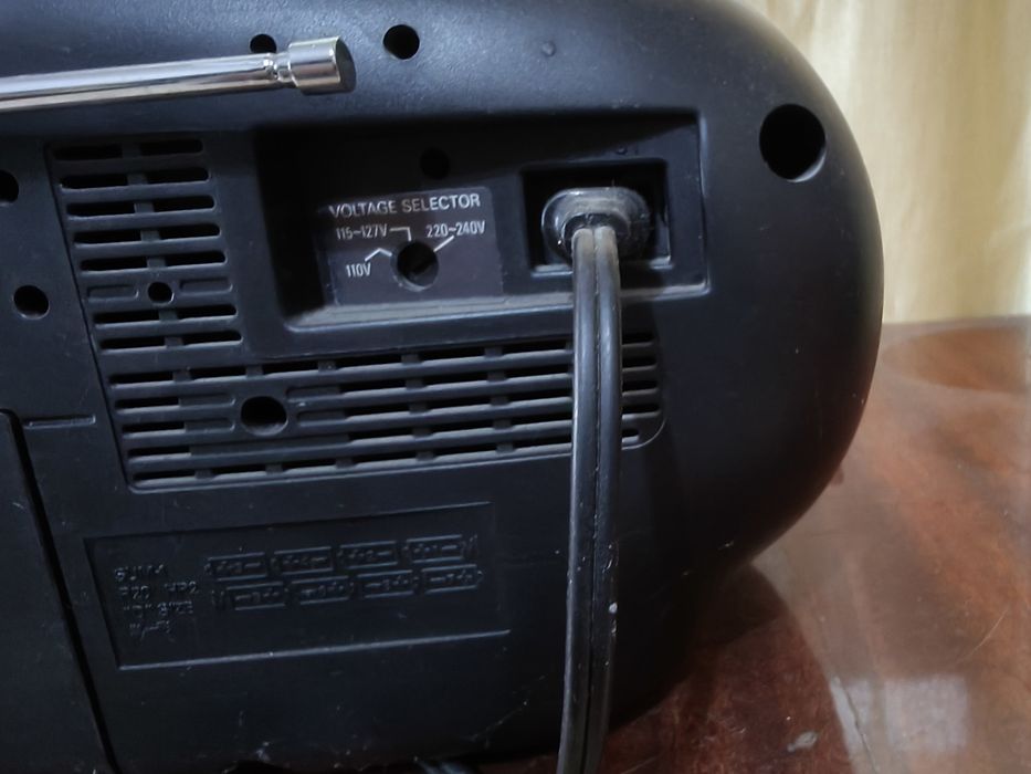 Музикальний центр SANYO.   MCD-Z51