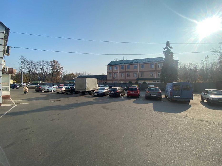 ОРЕНДА фасадного нежитлового приміщення вільного призначення до 100м.