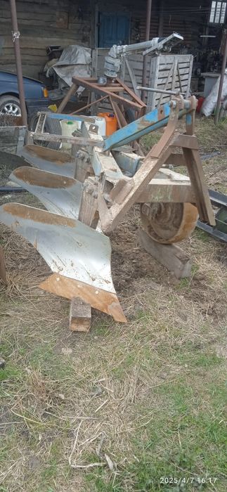 Продам плуг ПЛН 3-35