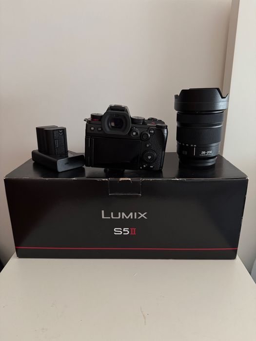 Lumix S5ii como nova + Lumix 28-200mm