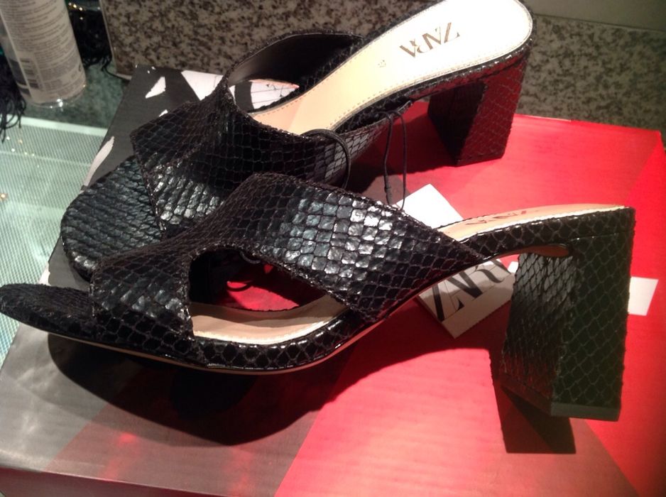 Sandália/Mules  37 pele cobra estrear c etiq. Preto, lindas!