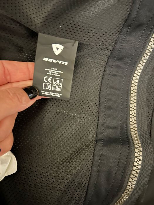 Casaco REVIT Hyperspeed Pro, tamanho 50, tem 2 anos, está como novo.