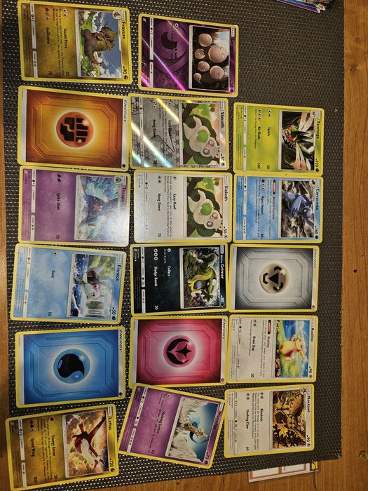 Karty Pokemon 17szt