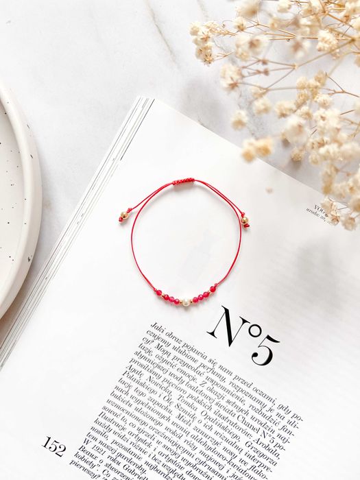 Nowa burgundowa bransoletka z rubinami i perełką na walentynki