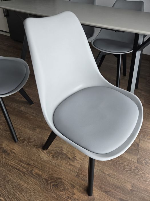 Stół i 4 krzesła zestaw