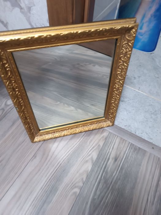 Дзеркало настінне