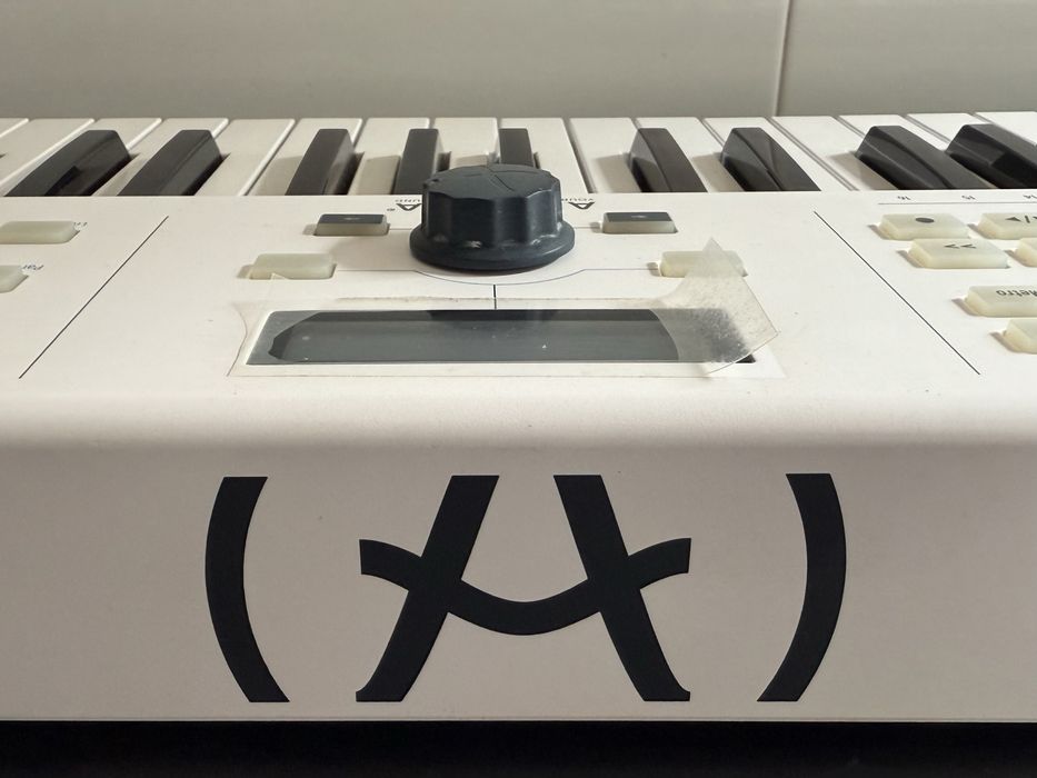Teclado MIDI Arturia KeyLab Essential 61 – Excelente Estado