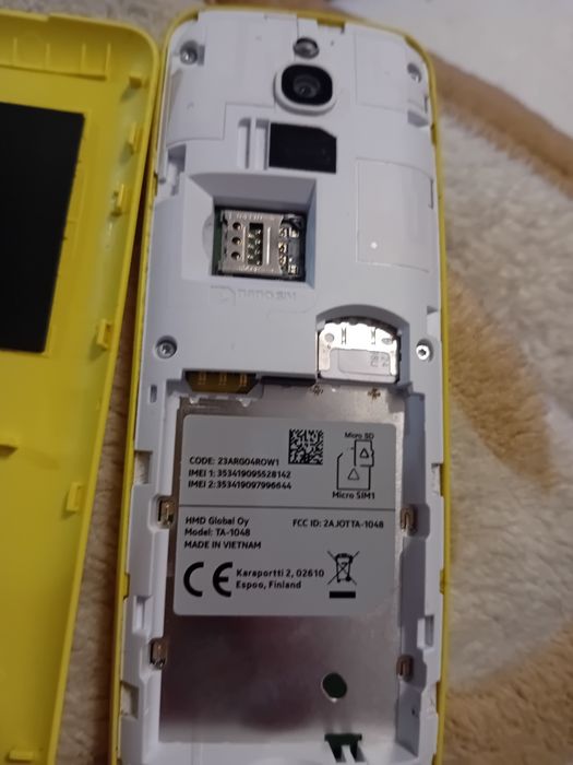 Nokia 8110 4g  żółta zadbana sprawna Polecam