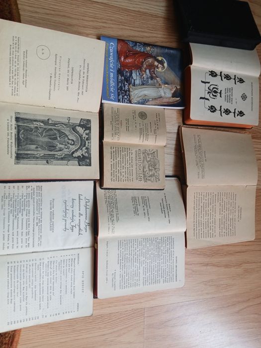 Modlitewniki różne od 52 roku stan bardzo dobry.