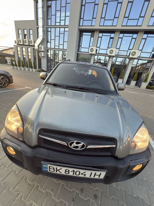 Продам хороший автомобіль Hyundai Tukson Хюндай Туксон 2012 2.0 бензин
