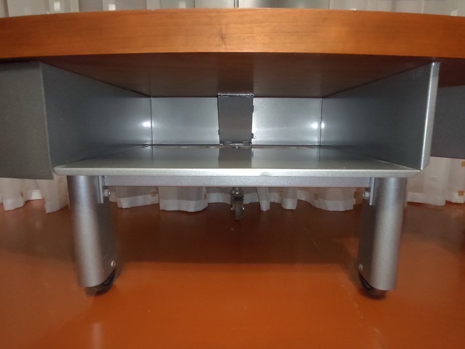 Тумба під телевізор Італія, на роликах, скляні полички, для великогоTV