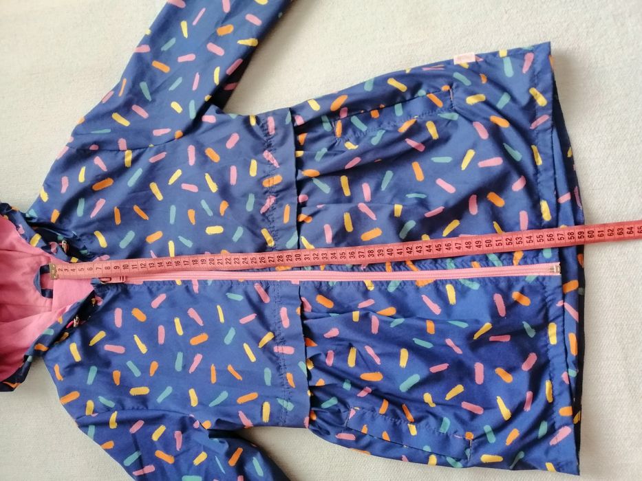 Продам ветровочку для девочки