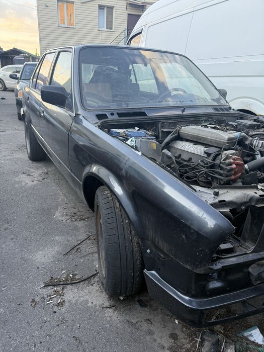 Продам bmw e30..