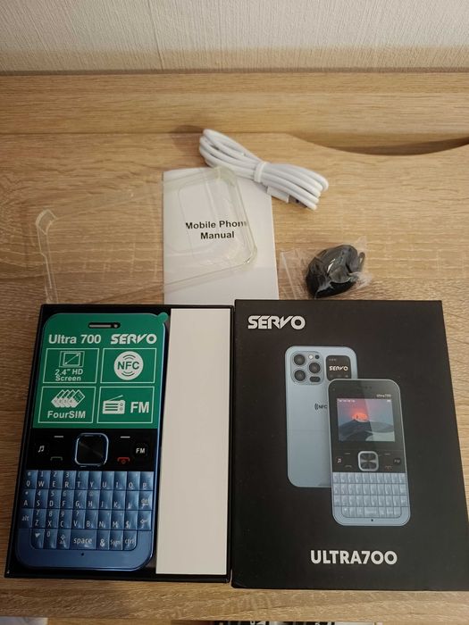 Телефон SERVO Ultra 700 на 4 SIM