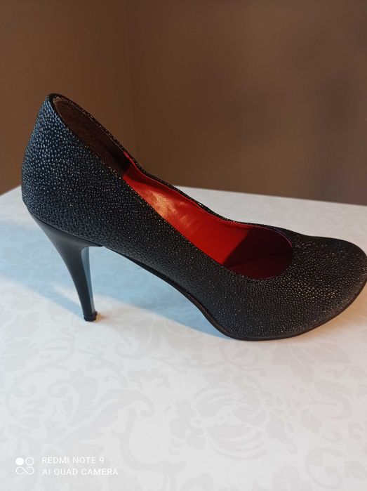 Buty na obcasie czarne rozm.38
