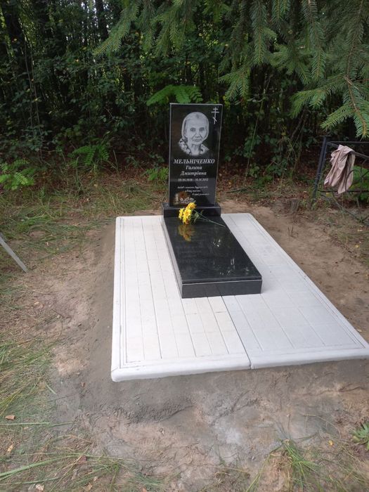 Памʼятник з граніту!