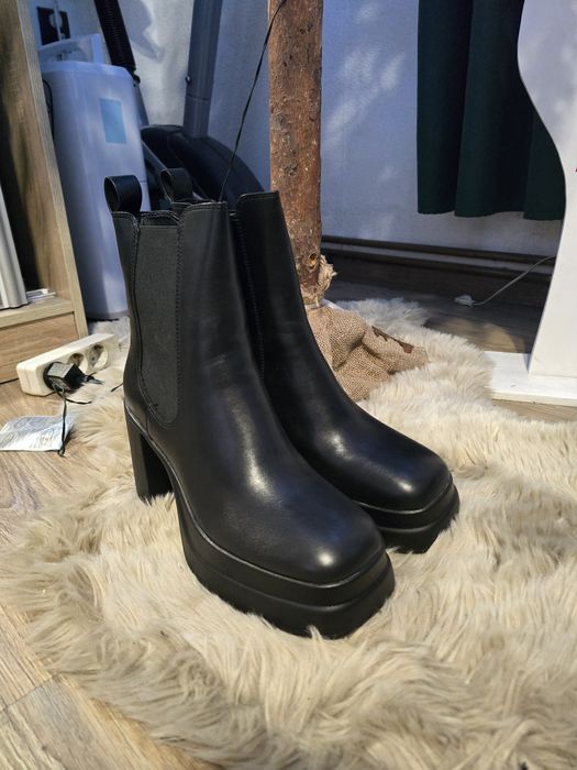 Sprzedam Botki rozm.42