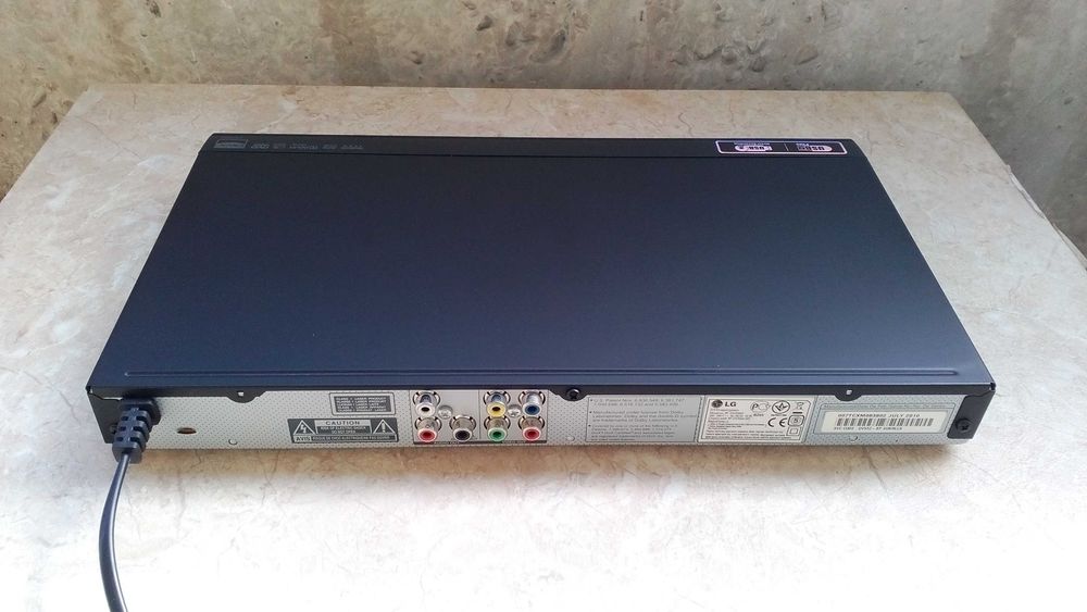 DVD-проигрыватель *LG*.