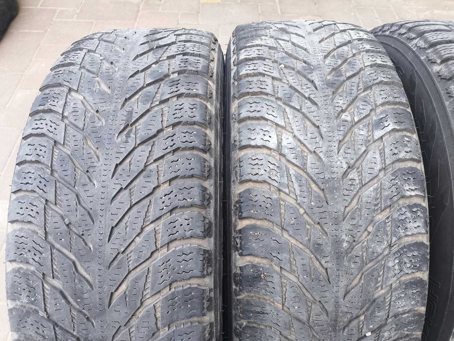 Резина 215/65 R16 зимова Nokian Hakkapeliitta R3 suv.