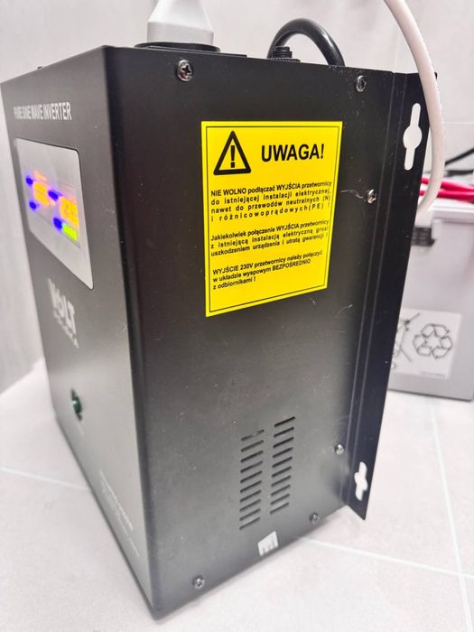 Гібридний ДБЖ/інвертор Volt Polska SINUS PRO 2500W 24/230V