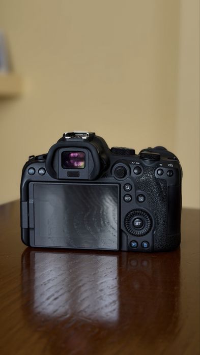 Canon R6 Mark II + Caixa e Acessórios Originais
