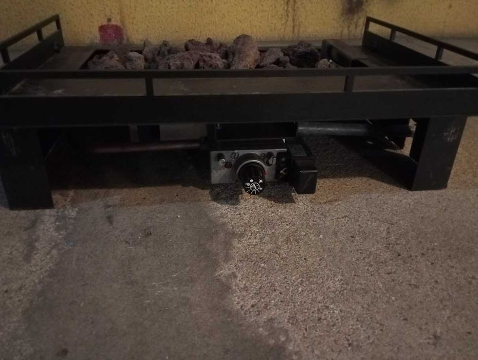 lareira a gás com pedra vulcânica