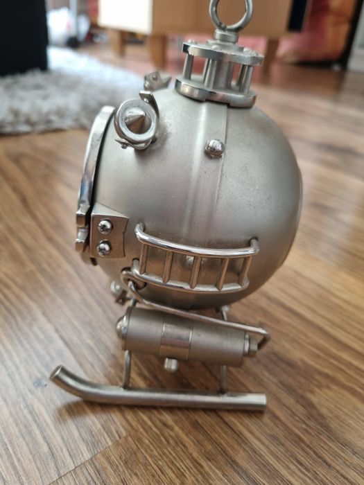 Zegar zegarek stojący oryginalny na baterie metalowy