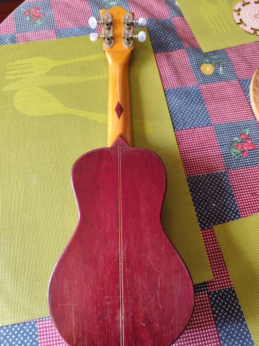 Cavaquinho em madeira Roxinho, muito lindo e extraordinário som !