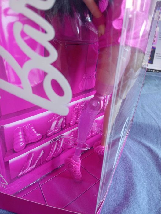 Barbie Deluxe Style n.º 2 - NOVA na Caixa (Prótese Brilhante / Barbiecore)