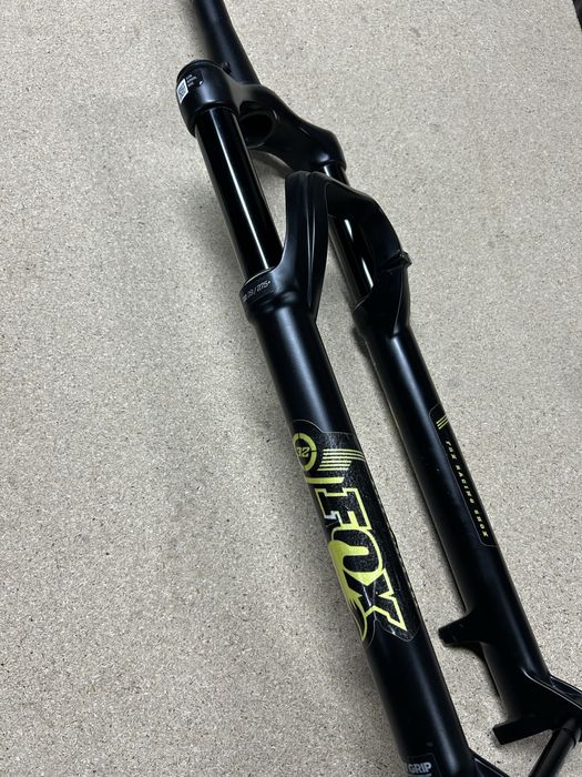 Suspensão FOX 32 Float Rhythm