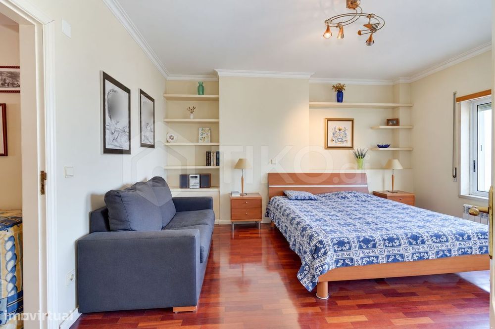 T4 com 209 m², vista 360º, sol todo o dia e garagem de 78 m² | Corroio