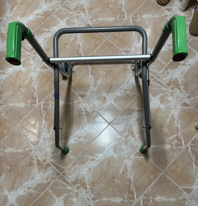 Andarilho novo para idoso